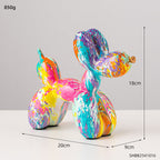 Figura escultórica abstracta multicolor con patrones decorativos en espiral