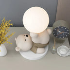 Dekorativ natlampe med lysende kugle og bamse