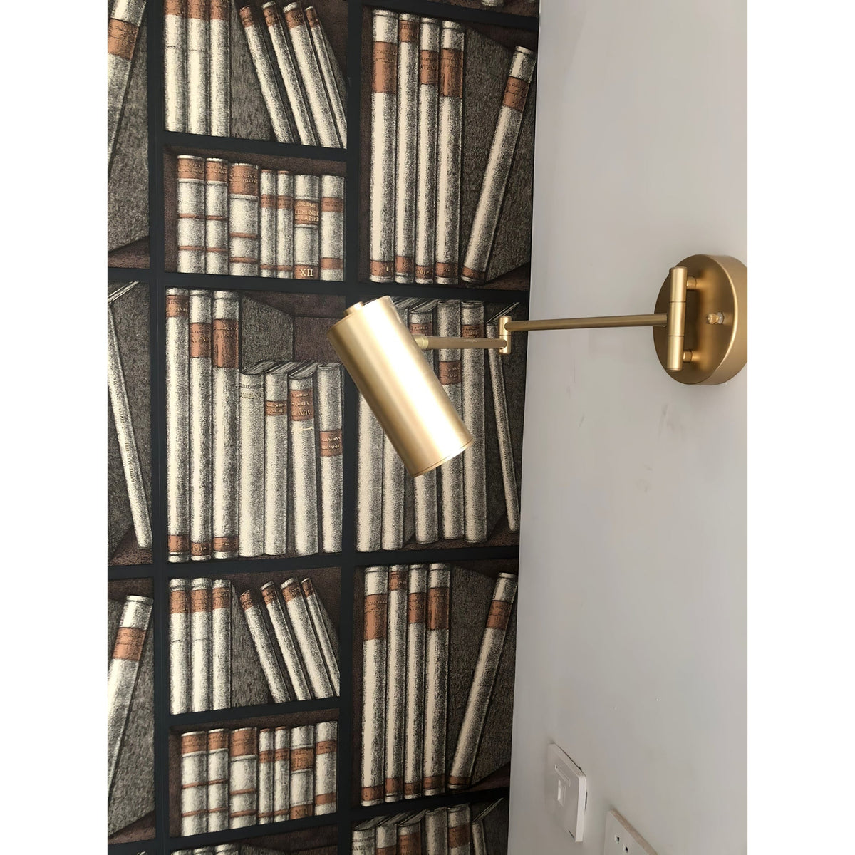 Aplique de pared con brazo oscilante ajustable