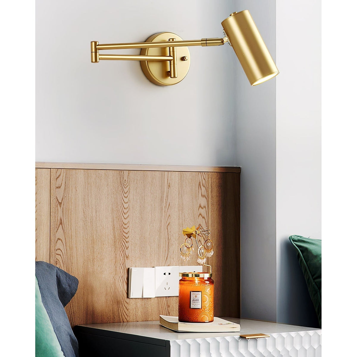 Aplique de pared con brazo oscilante ajustable