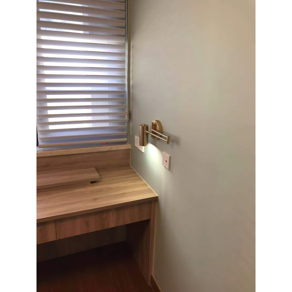 Aplique de pared con brazo oscilante ajustable