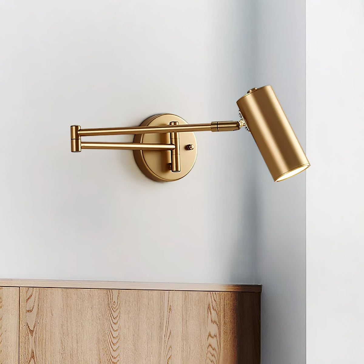 Aplique de pared con brazo oscilante ajustable