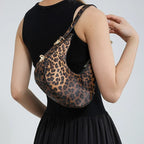 Bolso de hombro Crescent con estampado animal